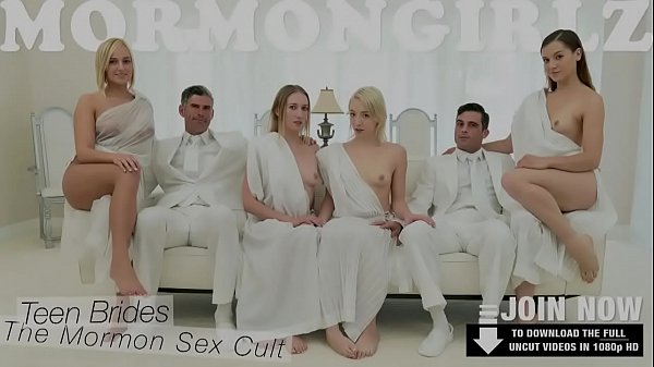 Threesome lesbian sex