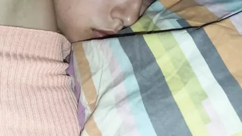 Breaking my girlfriend’s teen pussy when she comes to sleep