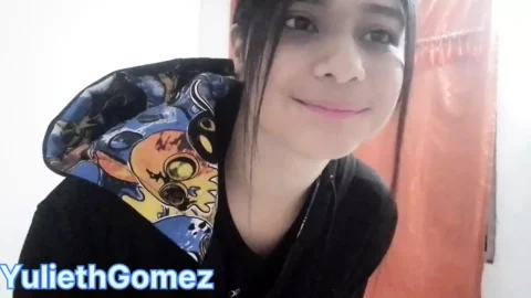 Colombian schoolgirl strips naked in public, her big tits and big ass make more than one person horny