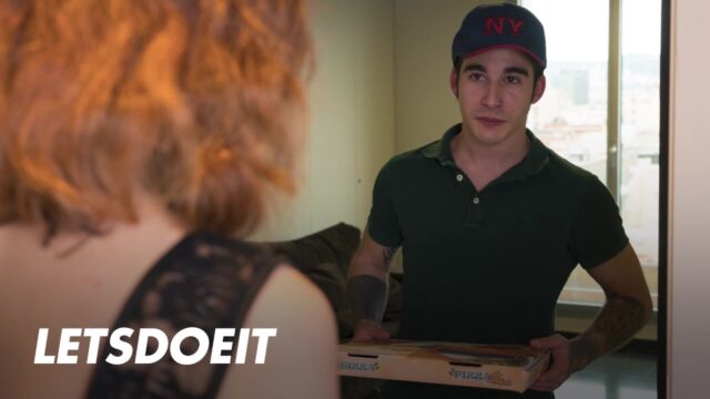 Cheating Slut Arian Joy Fucks Boyfriend Then Lets Delivery Guy Bang Her Good – LETSDOEIT
