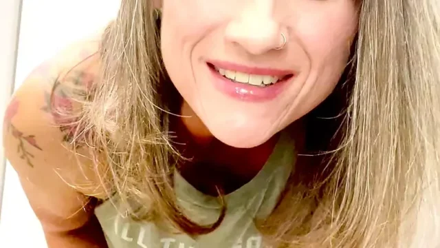 Karlie Reye fucks herself in the target dressing room