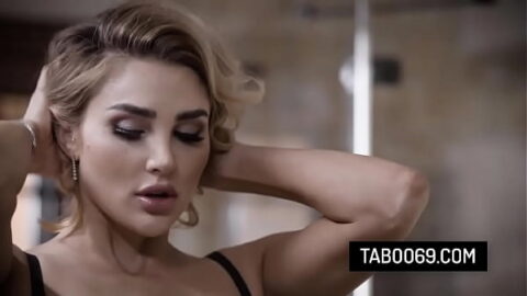 Hot blonde camgirl gives her pervy boyfriend’s threesome Request