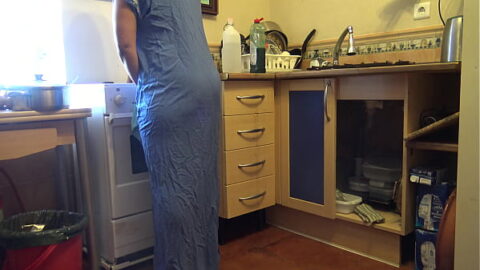 Muslim Stepmom Doesn’t Mind If Her German Stepson Cums Inside Her Pussy