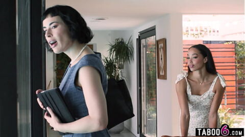 Black teen got divorced but she was bisexual so went lez with the realtor