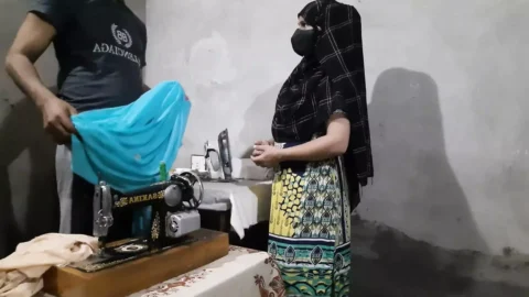 Beautiful Muslim Girl Gets Ass Fucked By Tailor, indian darji ne gaand mari