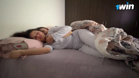 I’m having a horrible day but my friend’s wife gives me a hard lesbian cumshot