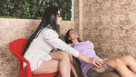 The psychologist seduces and fucks her patient