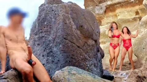 BEACH HANDJOB: during my exhib trip I find the two girls flashed in the parking lot