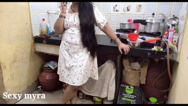 Stepmom’s new dress mai chudayi kichen mai