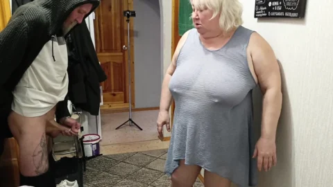 Courier fucked stepmom in mouth and pussy doggy style