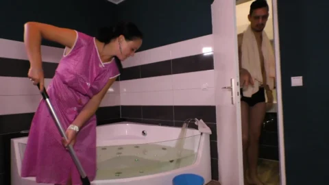 Brunette housewife cougar is ready to have fun with younger stud