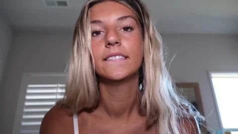 College Girlfiend Gets Her Face Covered in Cum!