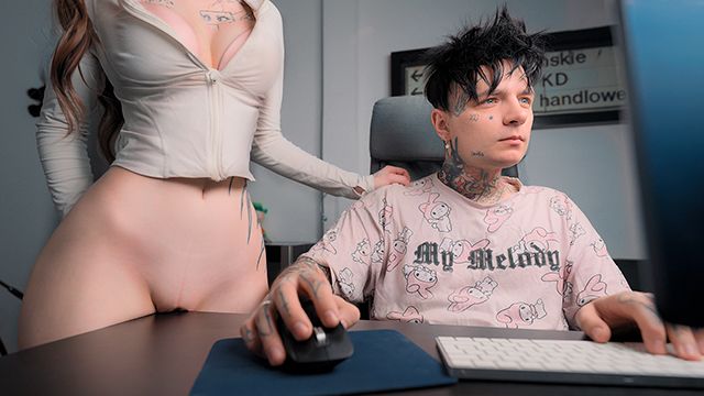 She rubbed her pussy against the table, not letting me play. I had to cum on her face – pinkloving