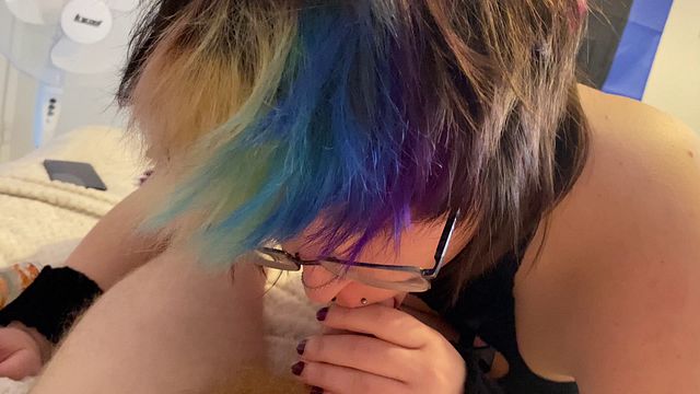Emo Gives Head