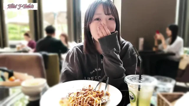 Former Idol-level Beauty Radiates Mature Allure, Temptation Stops Just Before the Final Line