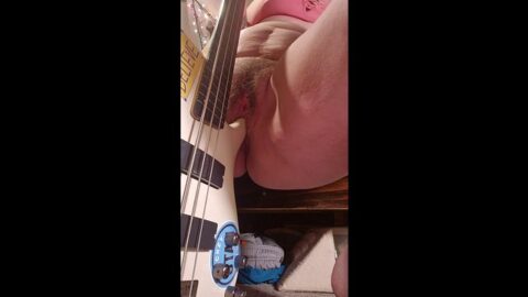 Fucking this beautiful guitar