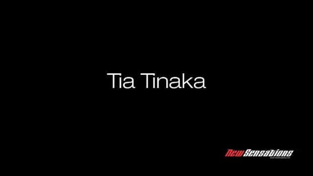 Kaiya & Tia – Four Finger Club 23