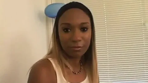 Sexy black chick sucks dude’s cock while he sucks her toes on floor