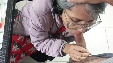 Come here so I can suck you off properly, I want your semen.