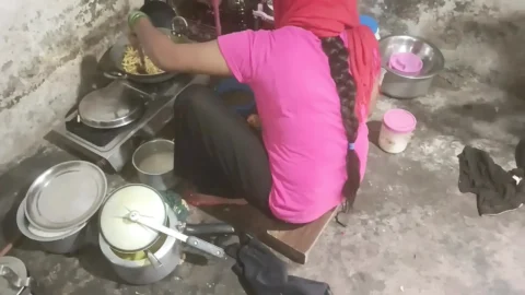 In the kitchen, the stepsister showed the stepbrother’s ass pussy breasts and stood the stepbrother’s cock